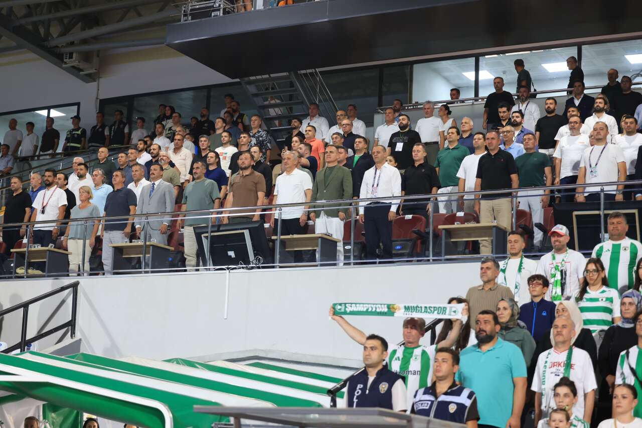 Muğlaspor-Vanspor FK Karşılaşması Atatürk Stadyumu’nda Başladı: Tarihi Gecede Protokol Tribünde 1